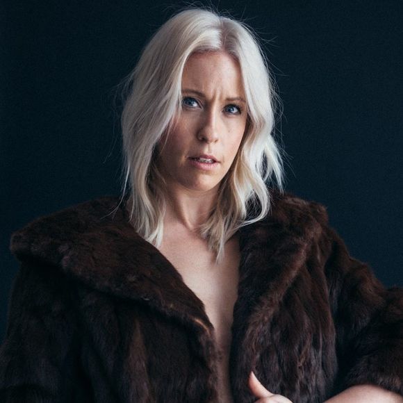 Meet your Posher, Laura - Picture 1 of 1